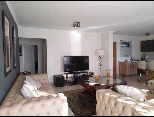 3 BEDROOM TOWNHOUSE FOR SALE IN GLEN MARAIS